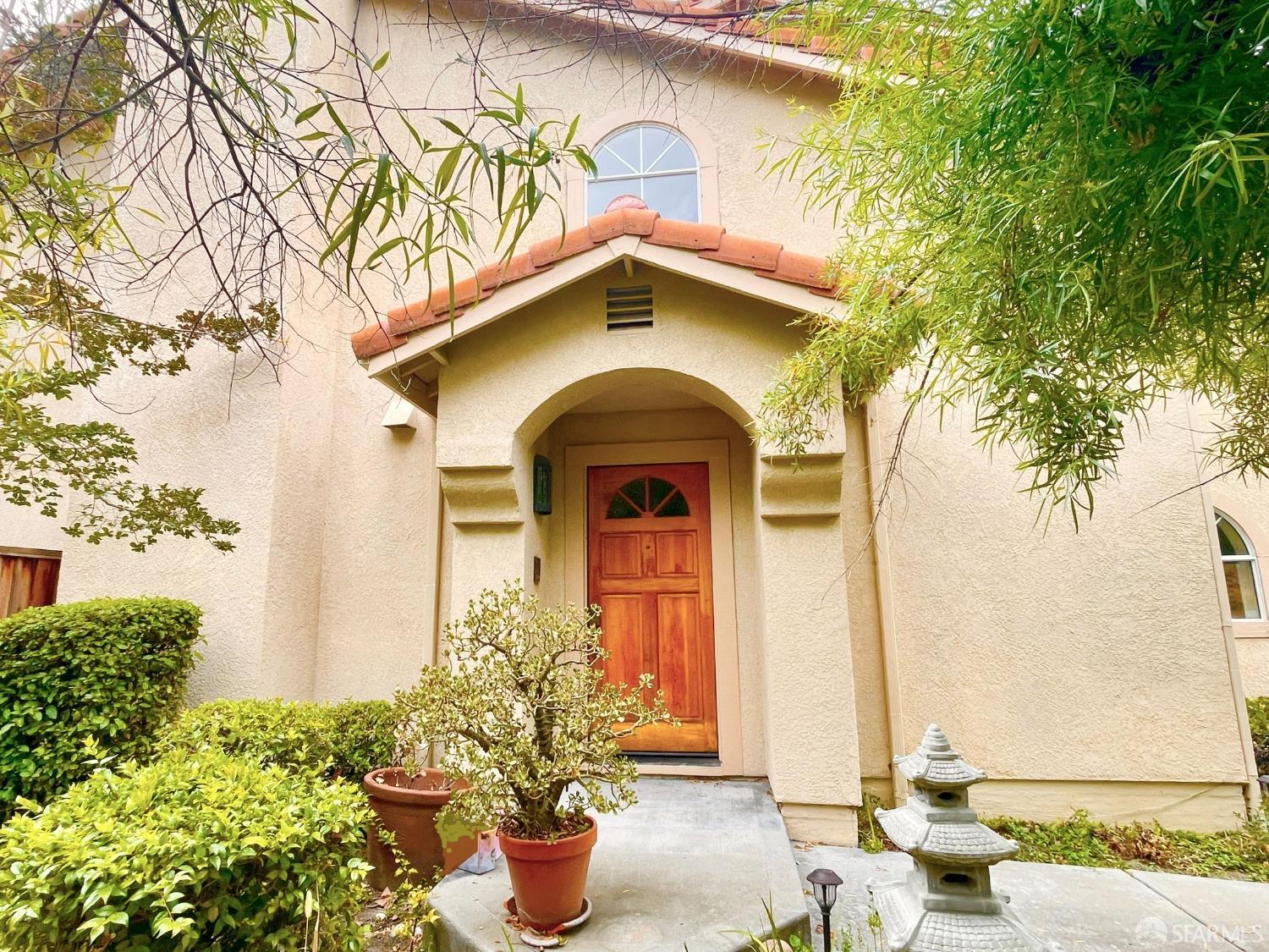 Detail Gallery Image 3 of 25 For 101 Grassmere Cir, San Ramon,  CA 94582 - 3 Beds | 2/1 Baths