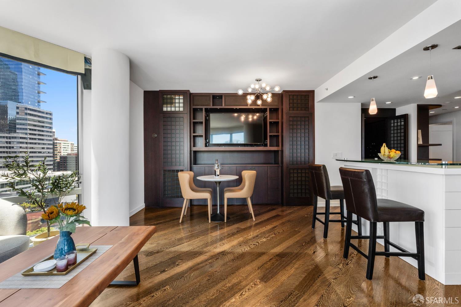Photo #5: 425064635 Listing 