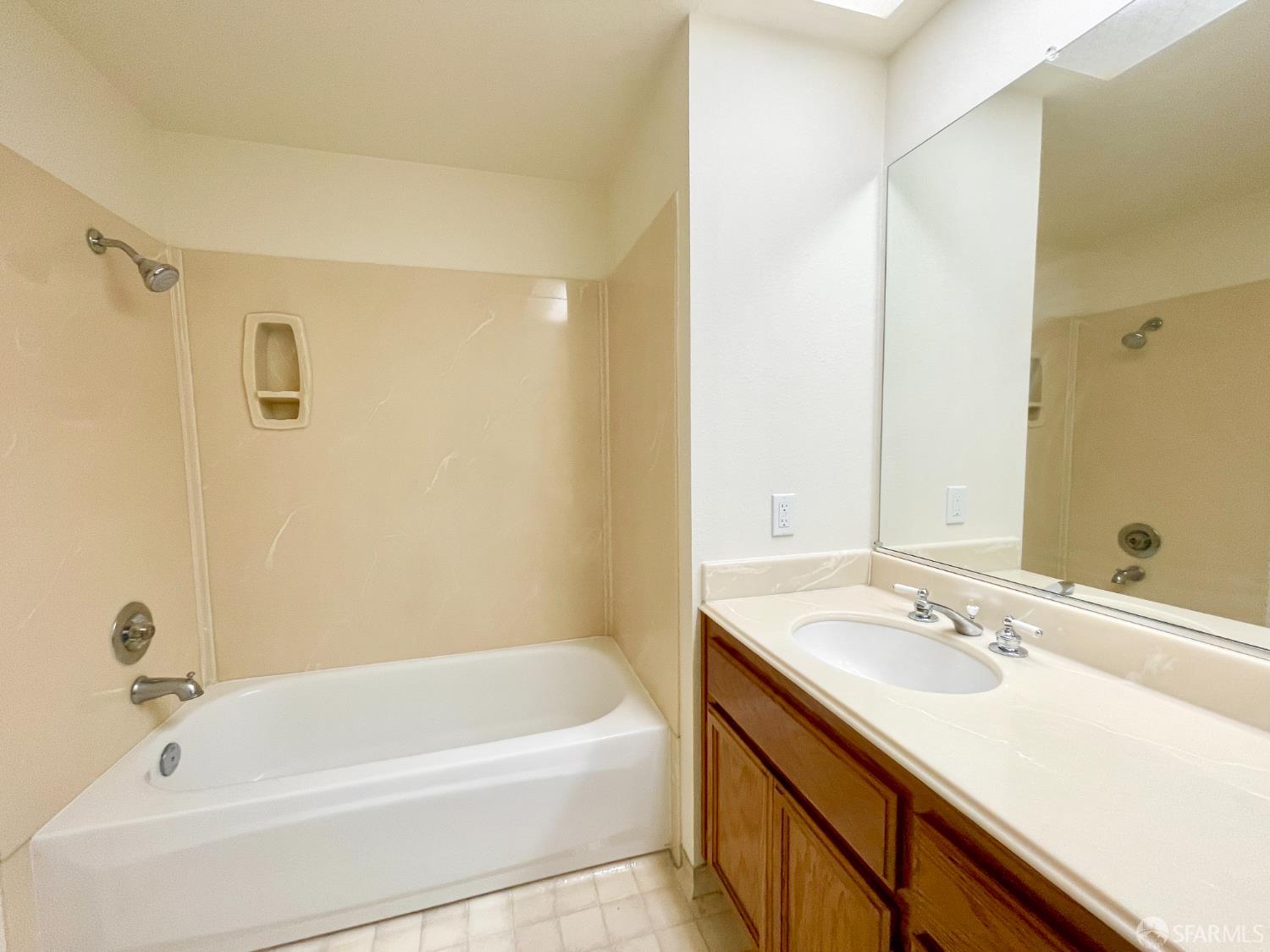 Detail Gallery Image 22 of 25 For 101 Grassmere Cir, San Ramon,  CA 94582 - 3 Beds | 2/1 Baths