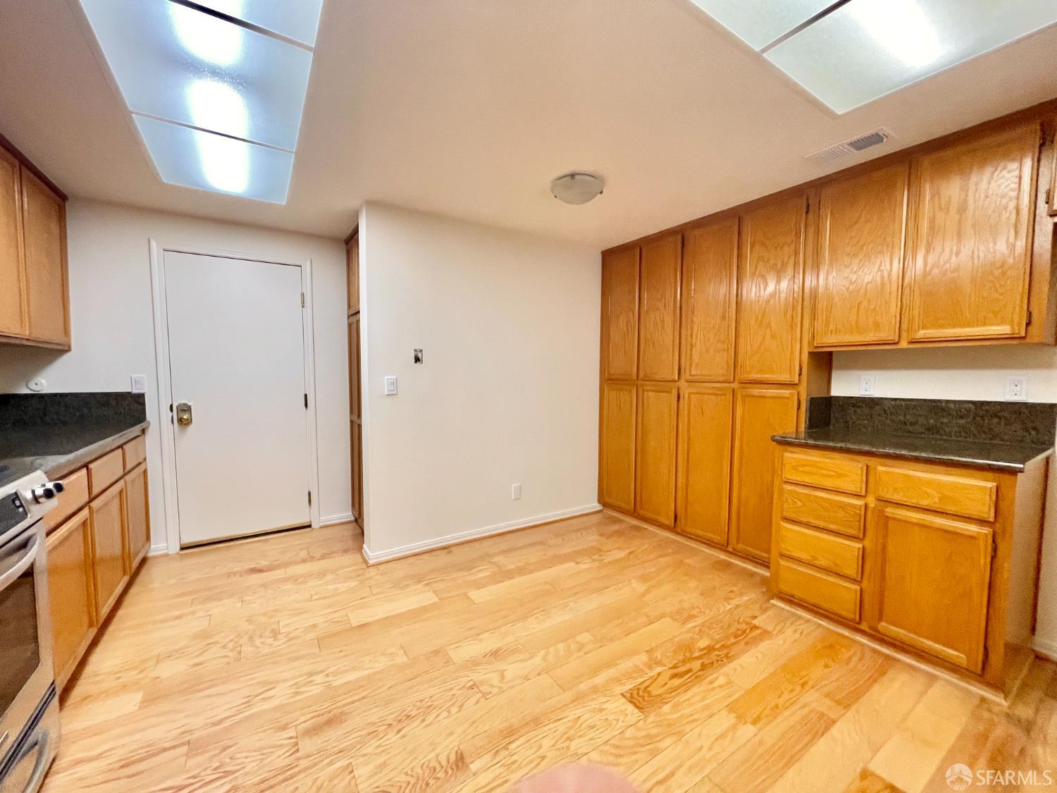 Detail Gallery Image 9 of 25 For 101 Grassmere Cir, San Ramon,  CA 94582 - 3 Beds | 2/1 Baths
