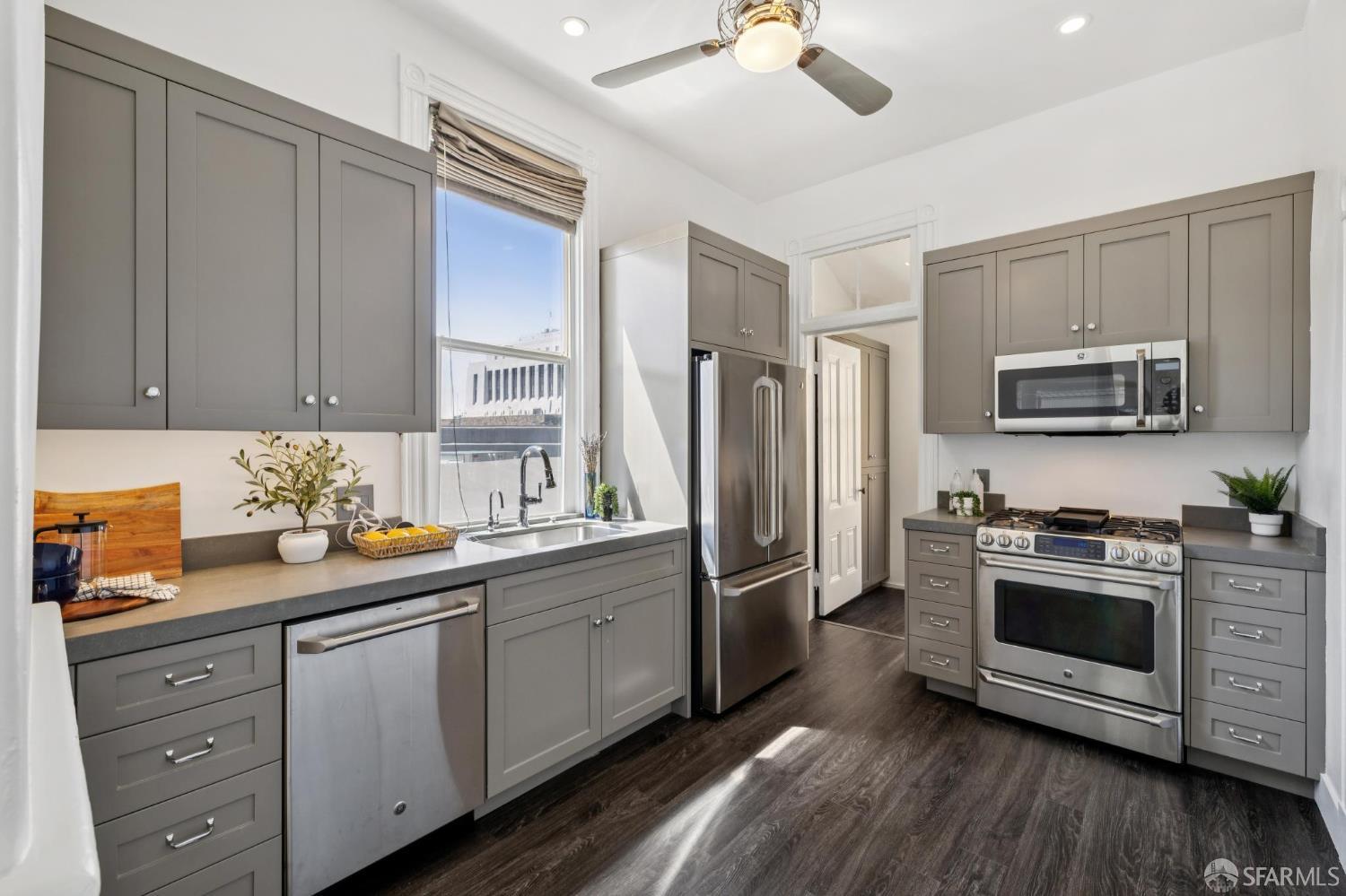 Detail Gallery Image 3 of 36 For 264 Clinton Park St, San Francisco,  CA 94103 - 3 Beds | 1 Baths