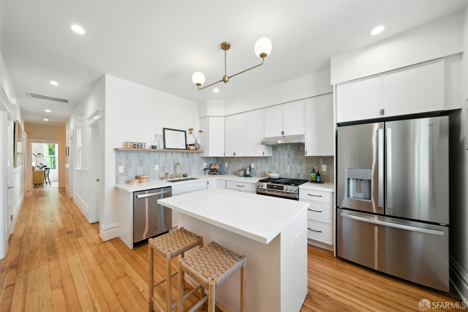 Detail Gallery Image 2 of 28 For 123 Ord St, San Francisco,  CA 94114 - 3 Beds | 1 Baths