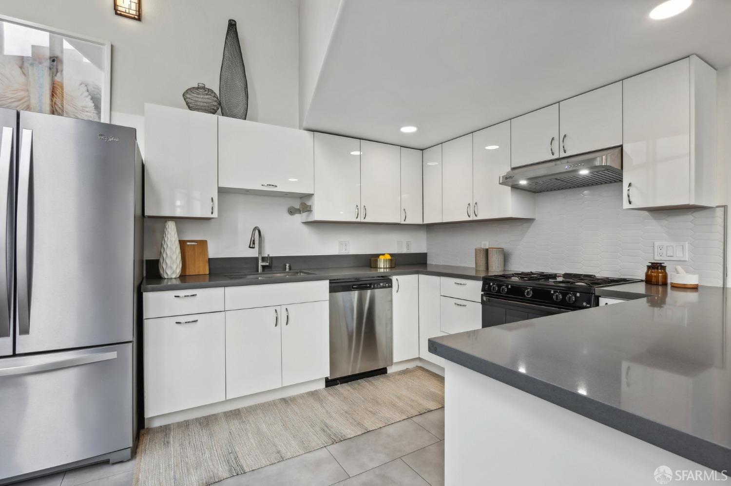 Detail Gallery Image 13 of 45 For 18 Lansing St #205,  San Francisco,  CA 94105 - 2 Beds | 2 Baths
