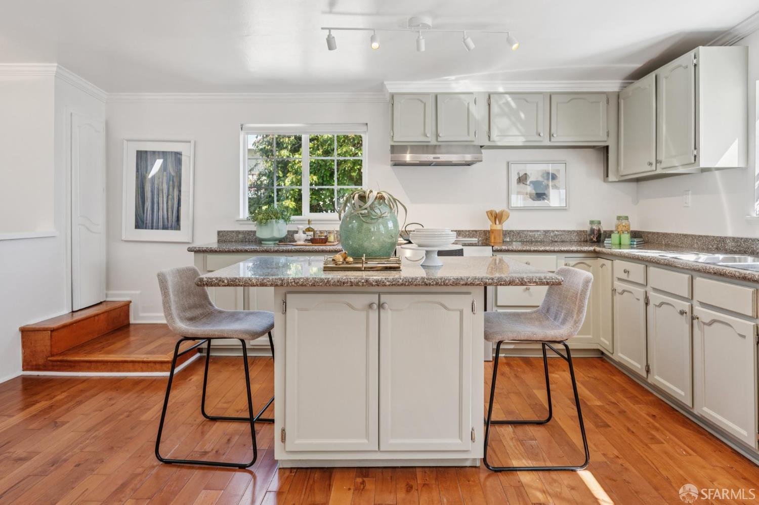 Detail Gallery Image 13 of 64 For 647 Athens St, San Francisco,  CA 94112 - 3 Beds | 2 Baths