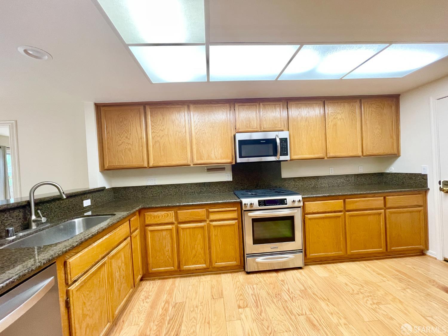 Detail Gallery Image 7 of 25 For 101 Grassmere Cir, San Ramon,  CA 94582 - 3 Beds | 2/1 Baths