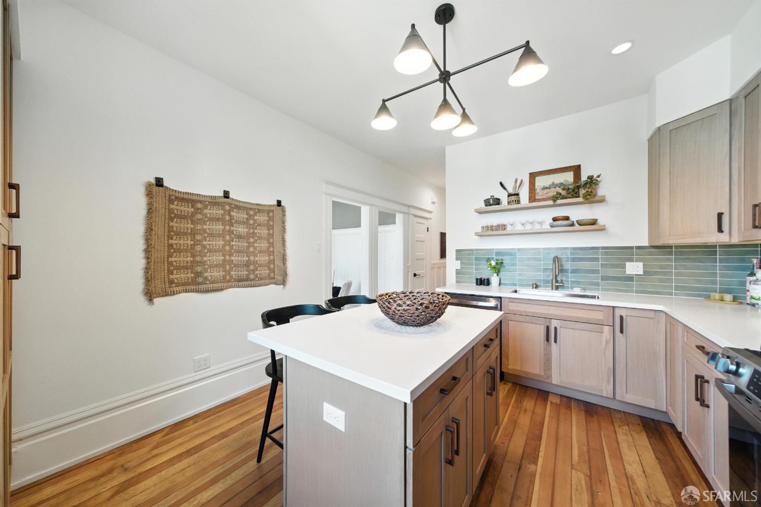 Detail Gallery Image 11 of 30 For 125 Ord St, San Francisco,  CA 94114 - 2 Beds | 1 Baths