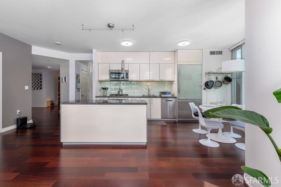 Detail Gallery Image 5 of 36 For 338 Spear St 10h,  San Francisco,  CA 94105 - 2 Beds | 2 Baths