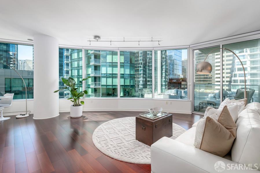 Detail Gallery Image 2 of 36 For 338 Spear St 10h,  San Francisco,  CA 94105 - 2 Beds | 2 Baths
