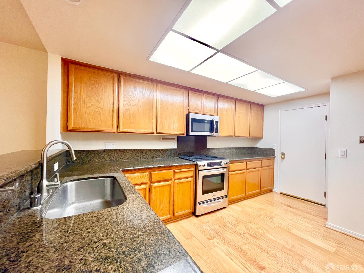 Detail Gallery Image 8 of 25 For 101 Grassmere Cir, San Ramon,  CA 94582 - 3 Beds | 2/1 Baths