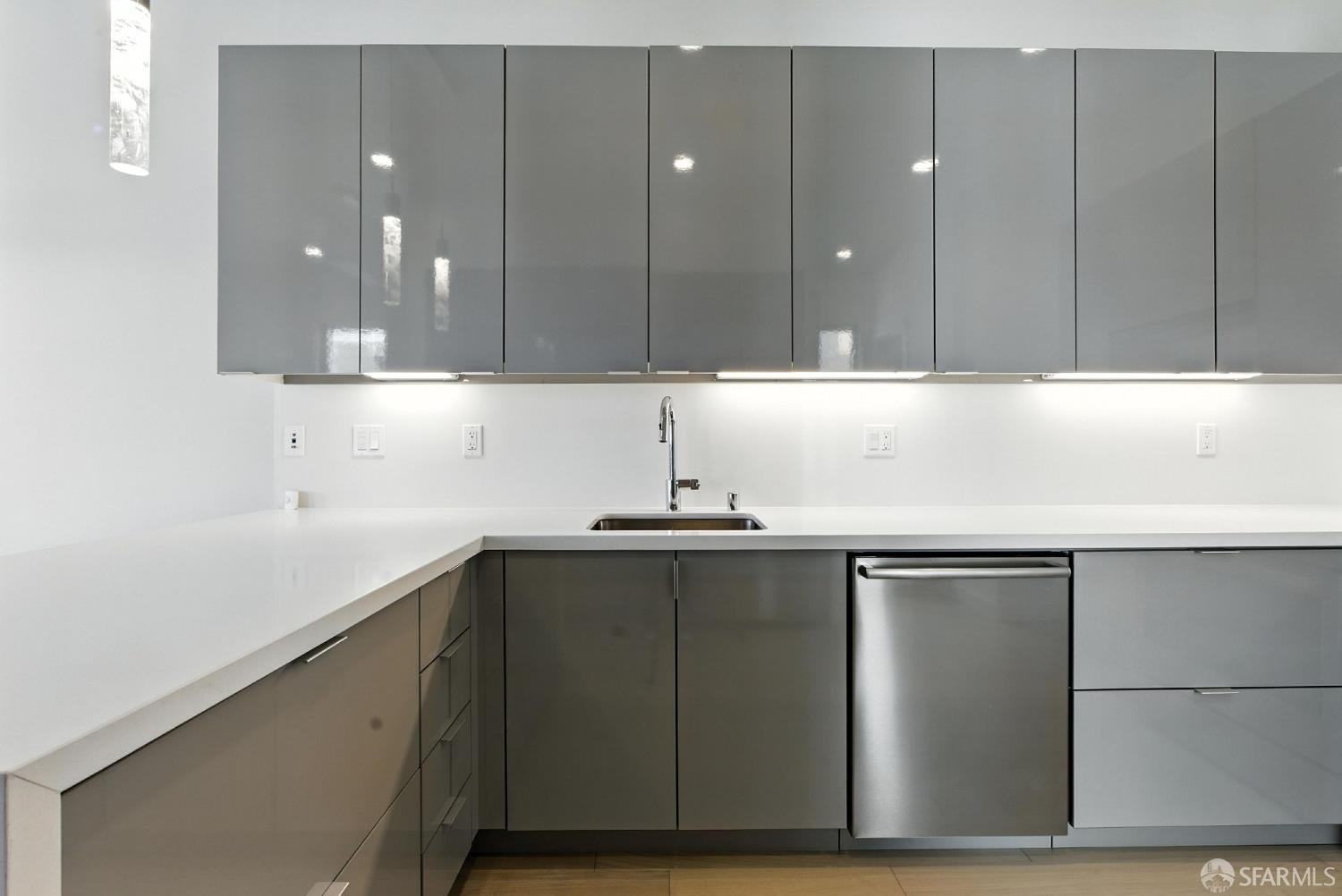 Detail Gallery Image 14 of 83 For 29 Kirkwood Ave, San Francisco,  CA 94124 - 3 Beds | 2/1 Baths