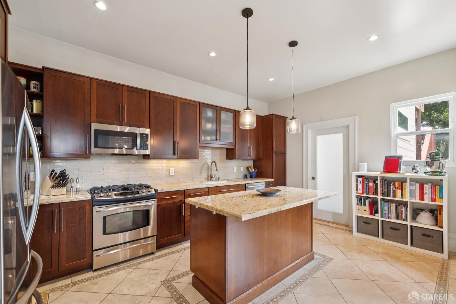 Detail Gallery Image 21 of 39 For 726 Lyon St, San Francisco,  CA 94115 - 3 Beds | 2 Baths
