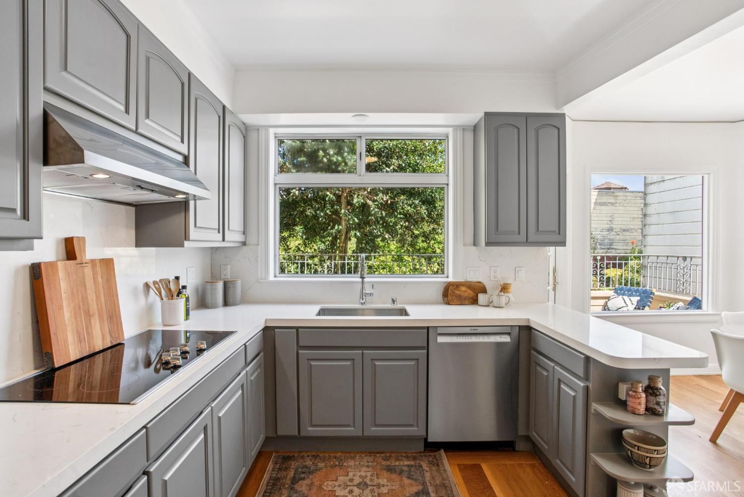 Detail Gallery Image 16 of 48 For 3720 Webster St, San Francisco,  CA 94123 - 3 Beds | 2/2 Baths