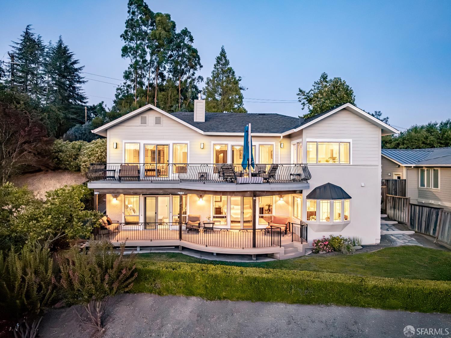 Detail Gallery Image 2 of 35 For 1127 Oak Hill Rd, Lafayette,  CA 94549 - 3 Beds | 3 Baths