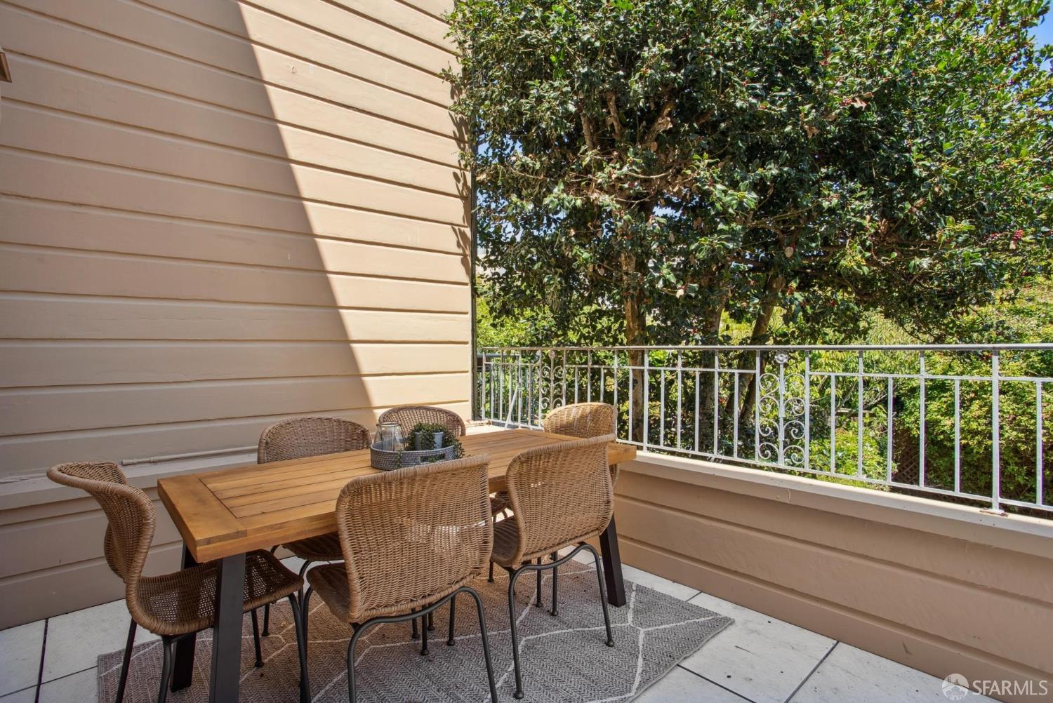 Detail Gallery Image 20 of 48 For 3720 Webster St, San Francisco,  CA 94123 - 3 Beds | 2/2 Baths
