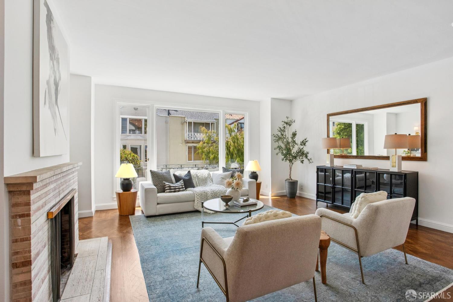 Detail Gallery Image 7 of 48 For 3720 Webster St, San Francisco,  CA 94123 - 3 Beds | 2/2 Baths