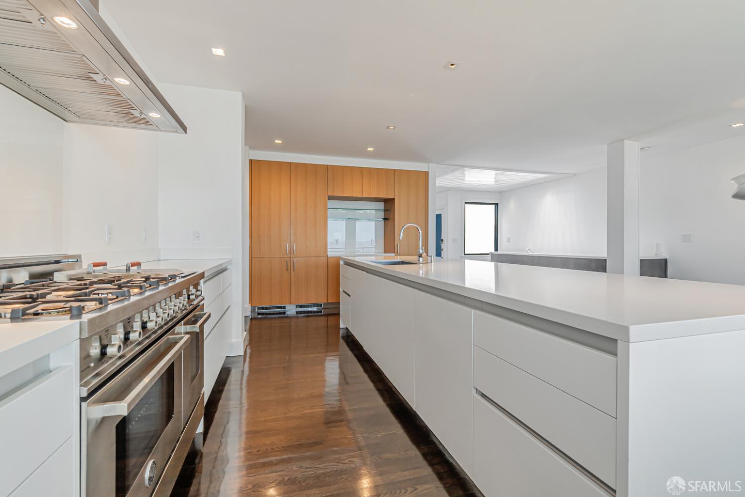 Detail Gallery Image 12 of 54 For 69 Uranus Ter, San Francisco,  CA 94114 - 3 Beds | 3 Baths
