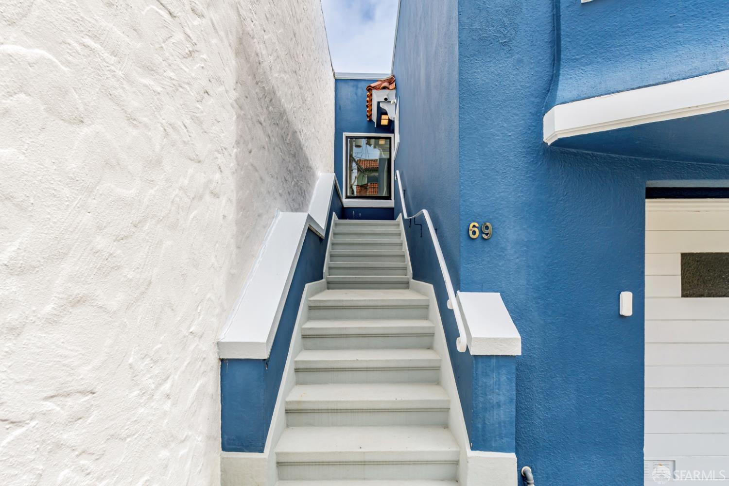Detail Gallery Image 2 of 54 For 69 Uranus Ter, San Francisco,  CA 94114 - 3 Beds | 3 Baths