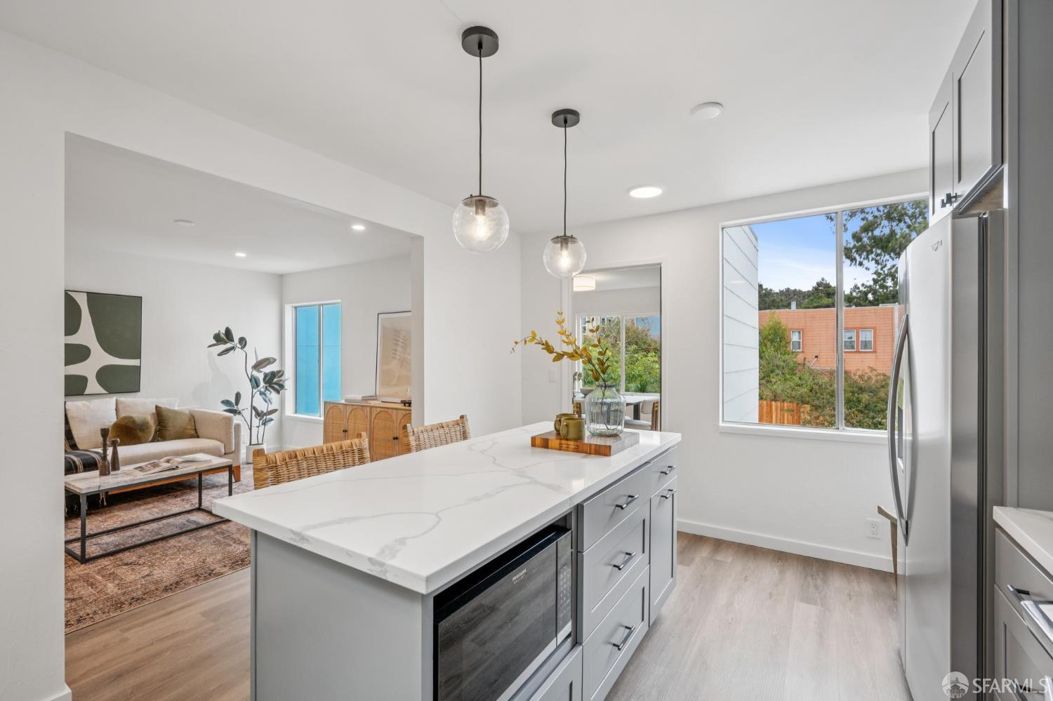 Detail Gallery Image 15 of 52 For 363 Prague St, San Francisco,  CA 94112 - 4 Beds | 2/1 Baths