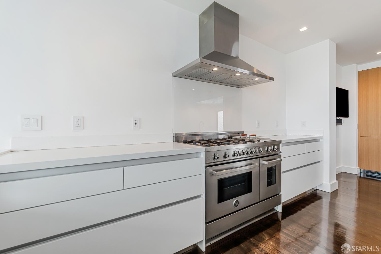 Detail Gallery Image 11 of 54 For 69 Uranus Ter, San Francisco,  CA 94114 - 3 Beds | 3 Baths