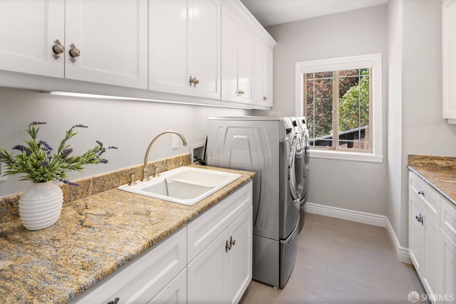 Detail Gallery Image 25 of 35 For 1127 Oak Hill Rd, Lafayette,  CA 94549 - 3 Beds | 3 Baths