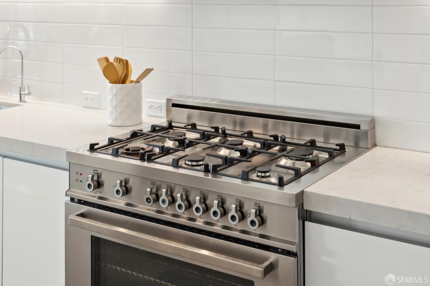 Detail Gallery Image 17 of 56 For 1501 Filbert St Ph7f,  San Francisco,  CA 94123 - 2 Beds | 2/1 Baths