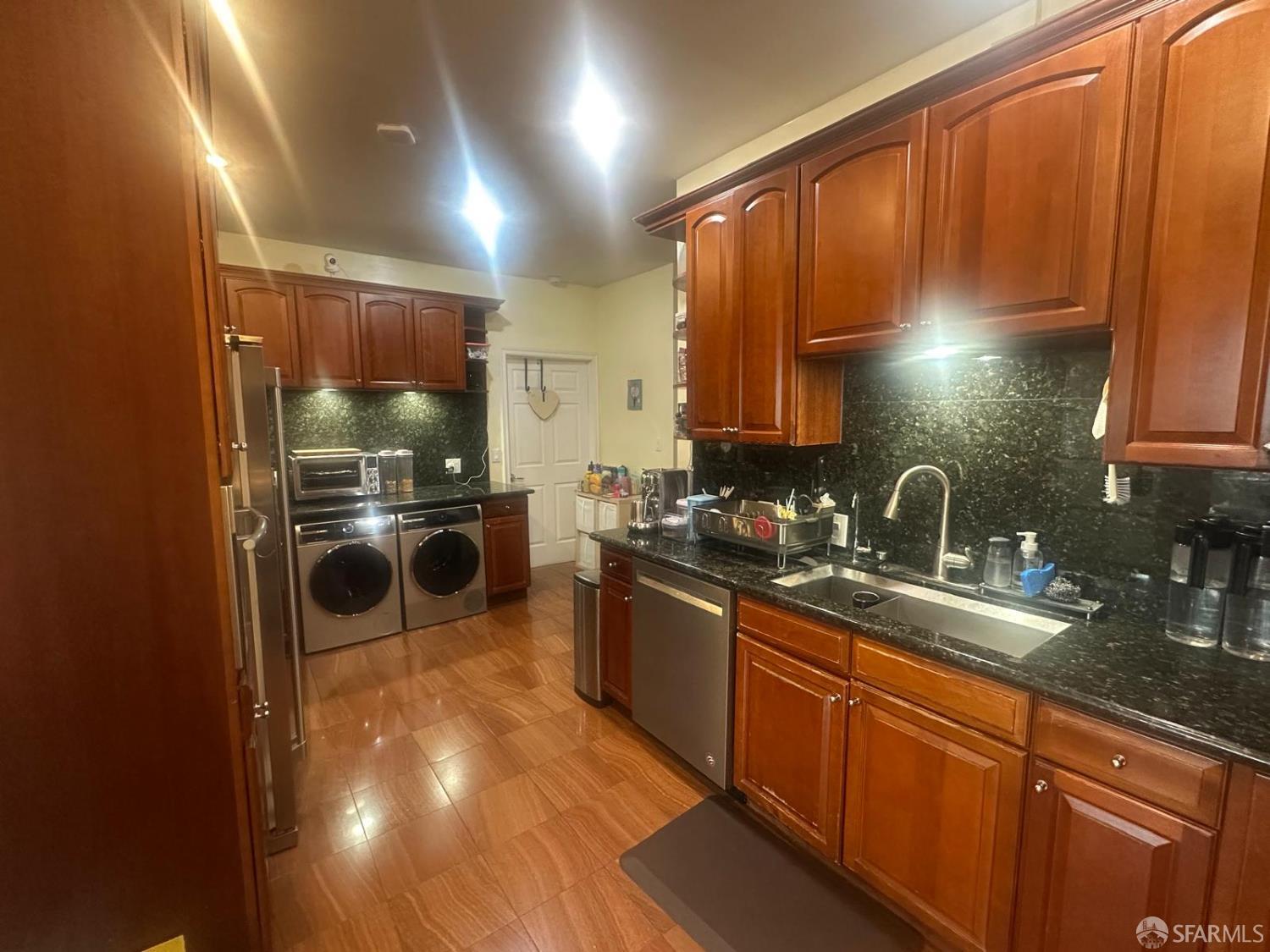 Detail Gallery Image 6 of 12 For 2352 Lombard St, San Francisco,  CA 94123 - – Beds | – Baths
