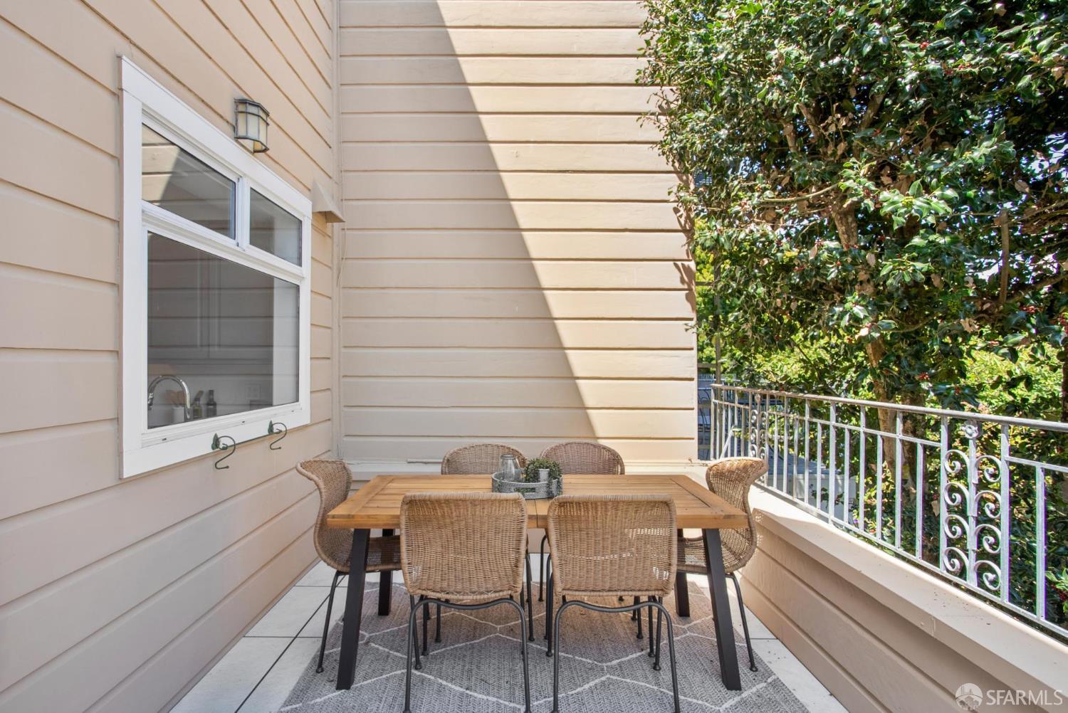 Detail Gallery Image 23 of 48 For 3720 Webster St, San Francisco,  CA 94123 - 3 Beds | 2/2 Baths