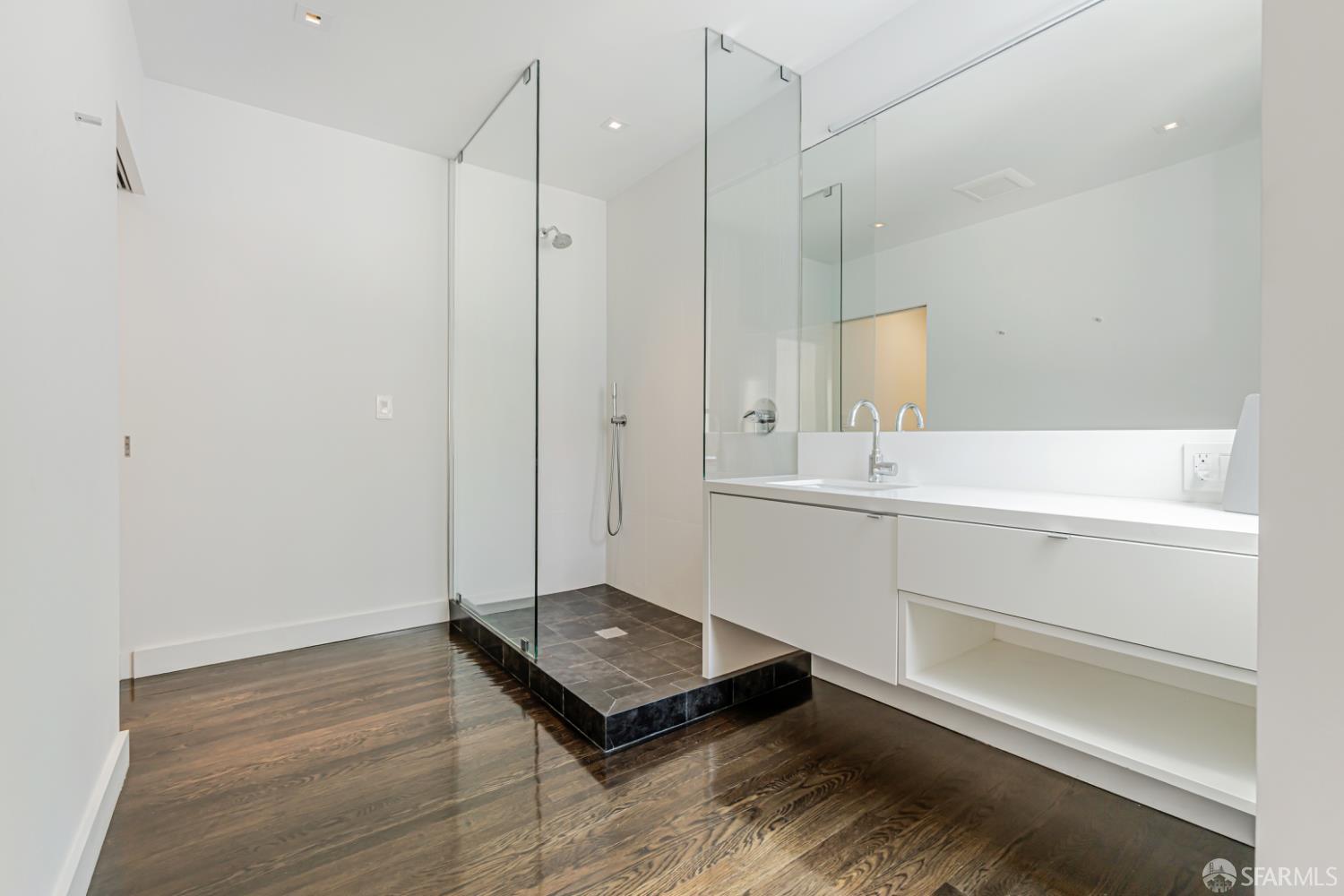 Detail Gallery Image 32 of 54 For 69 Uranus Ter, San Francisco,  CA 94114 - 3 Beds | 3 Baths
