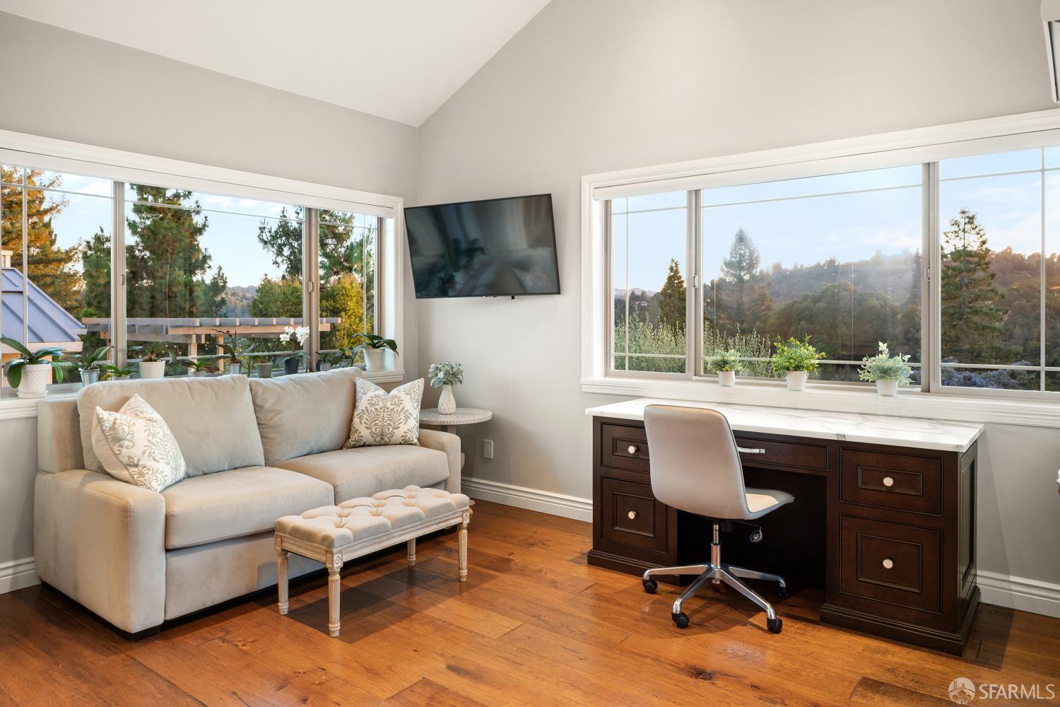 Detail Gallery Image 12 of 35 For 1127 Oak Hill Rd, Lafayette,  CA 94549 - 3 Beds | 3 Baths