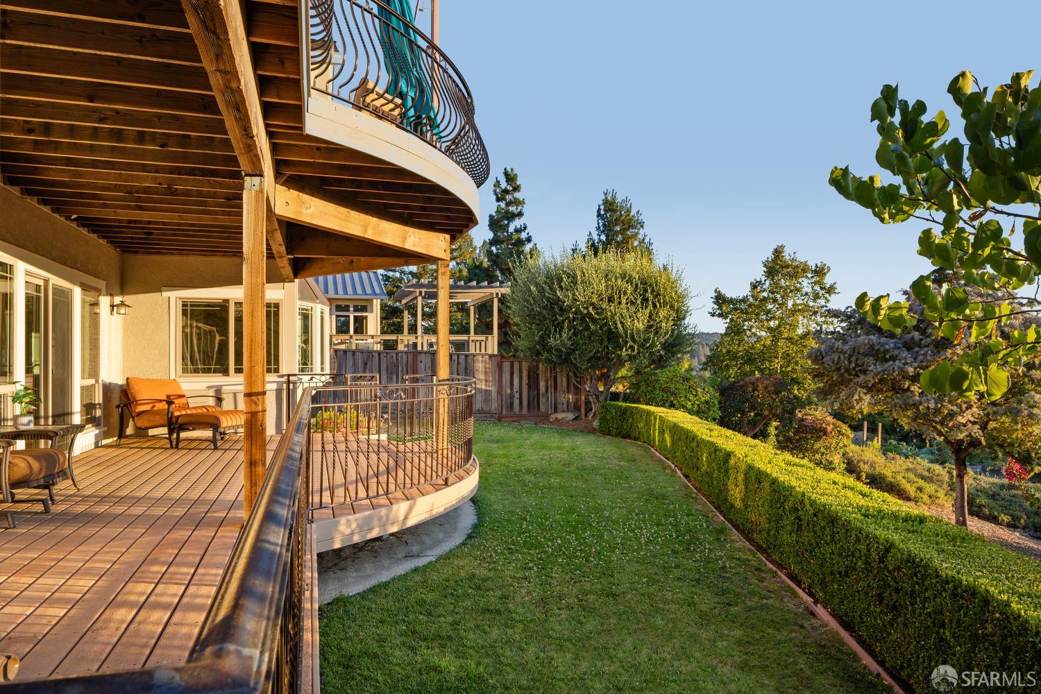 Detail Gallery Image 29 of 35 For 1127 Oak Hill Rd, Lafayette,  CA 94549 - 3 Beds | 3 Baths