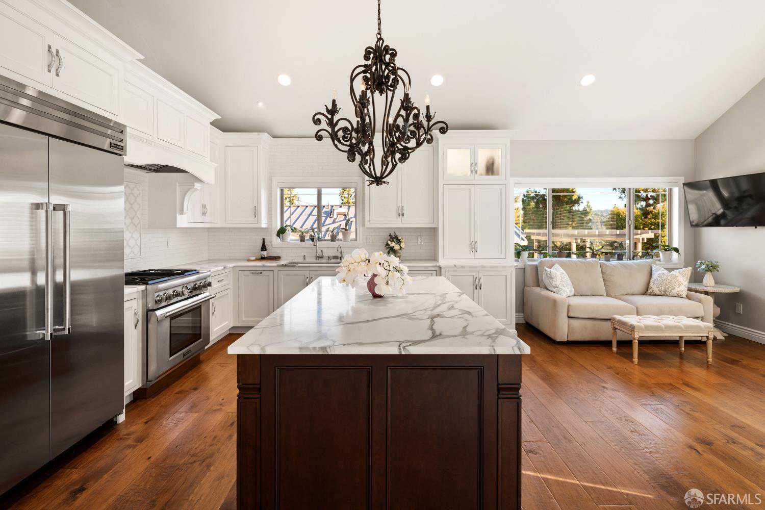 Detail Gallery Image 3 of 35 For 1127 Oak Hill Rd, Lafayette,  CA 94549 - 3 Beds | 3 Baths