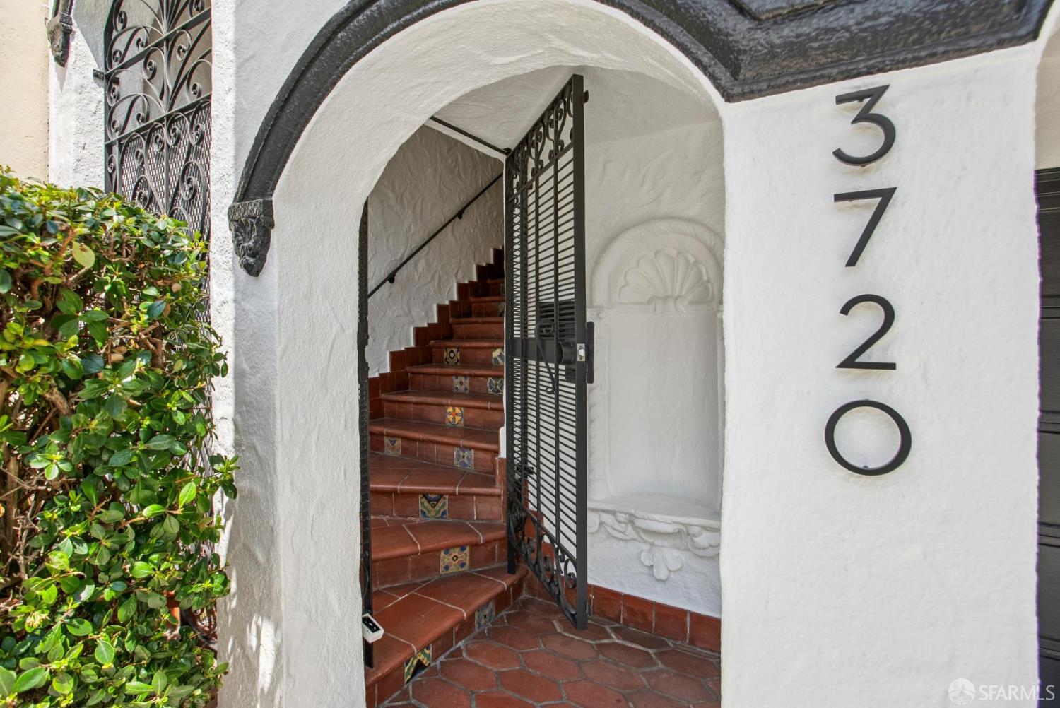 Detail Gallery Image 3 of 48 For 3720 Webster St, San Francisco,  CA 94123 - 3 Beds | 2/2 Baths