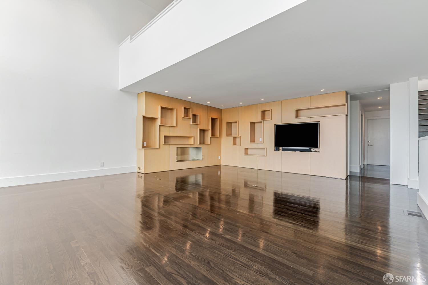 Detail Gallery Image 4 of 54 For 69 Uranus Ter, San Francisco,  CA 94114 - 3 Beds | 3 Baths