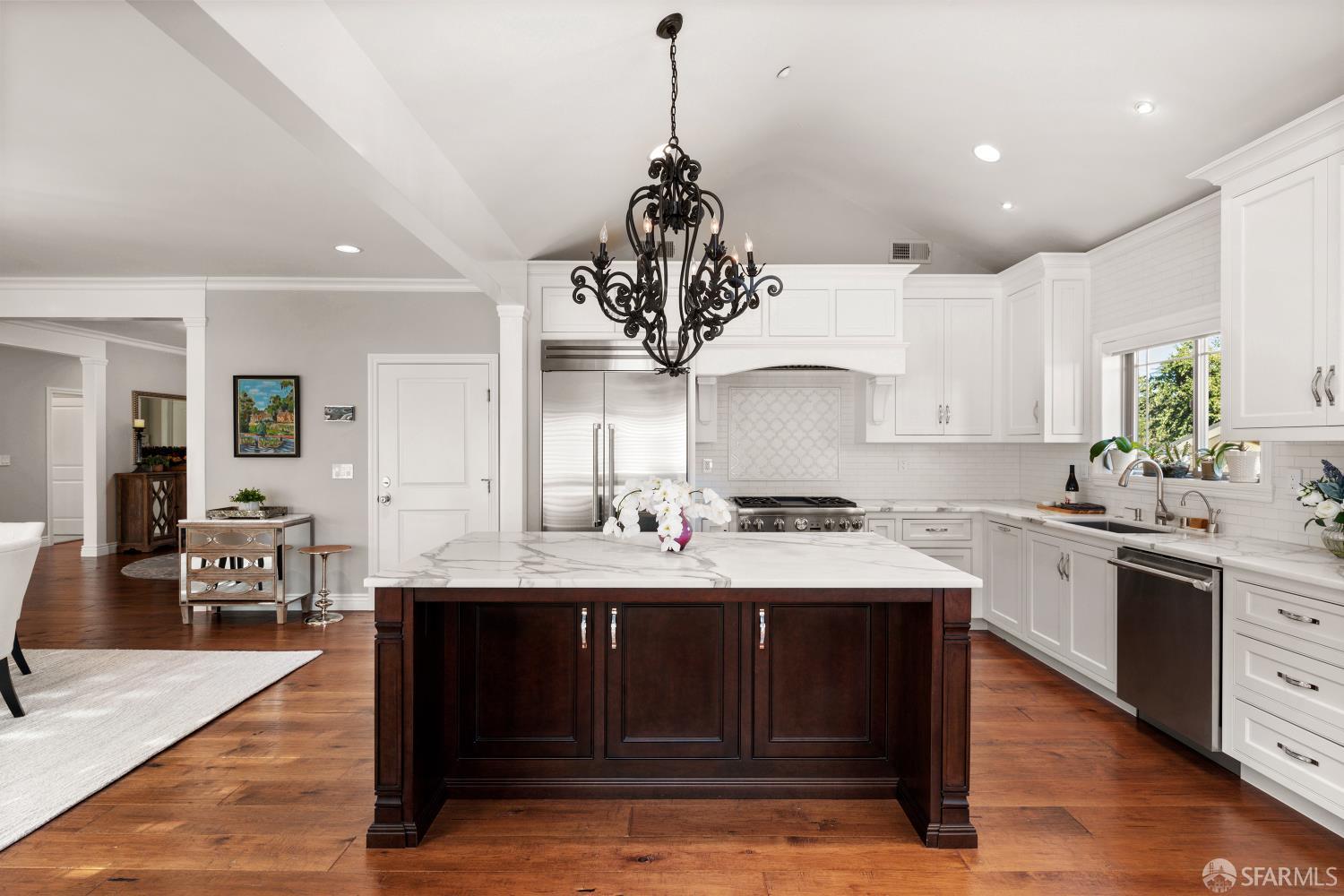 Detail Gallery Image 4 of 35 For 1127 Oak Hill Rd, Lafayette,  CA 94549 - 3 Beds | 3 Baths