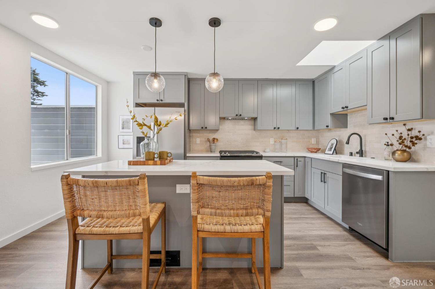 Detail Gallery Image 13 of 52 For 363 Prague St, San Francisco,  CA 94112 - 4 Beds | 2/1 Baths