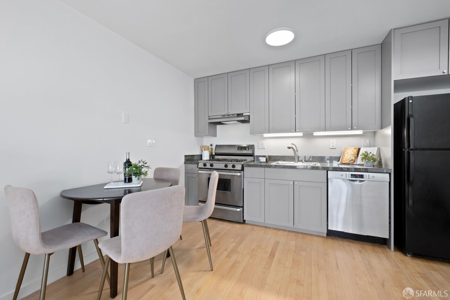 Detail Gallery Image 7 of 18 For 586 Alabama St, San Francisco,  CA 94110 - 2 Beds | 2 Baths