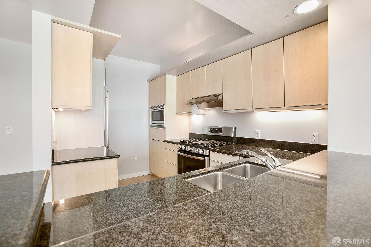 Detail Gallery Image 6 of 30 For 219 Brannan St 7j,  San Francisco,  CA 94107 - 2 Beds | 2 Baths
