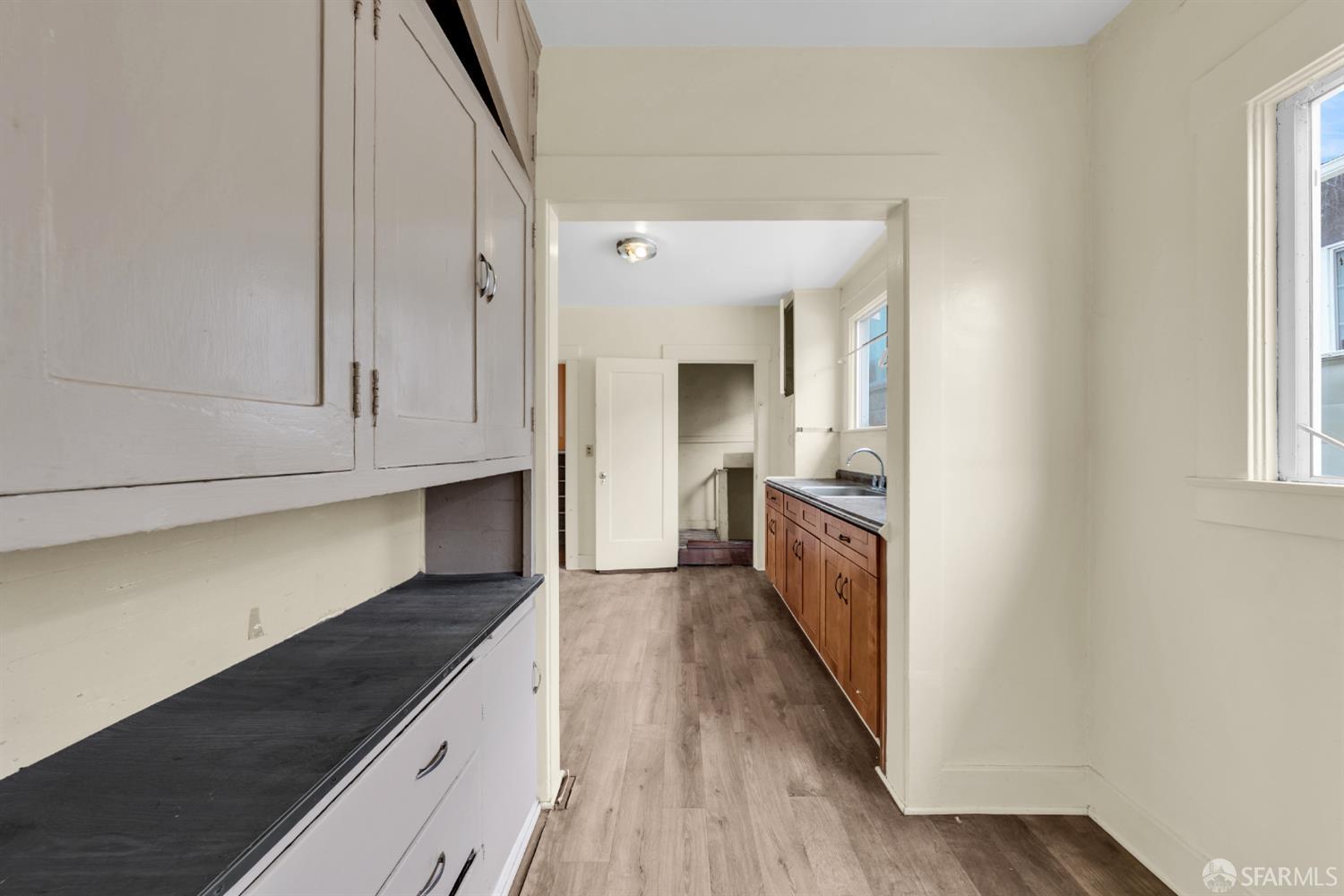 Detail Gallery Image 6 of 21 For 41 Ridgewood Ave, San Francisco,  CA 94112 - 2 Beds | 1 Baths