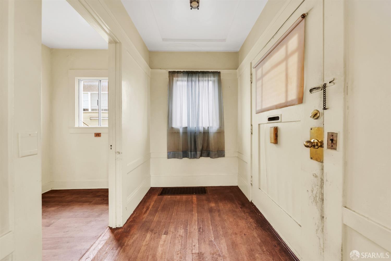 Detail Gallery Image 2 of 21 For 41 Ridgewood Ave, San Francisco,  CA 94112 - 2 Beds | 1 Baths