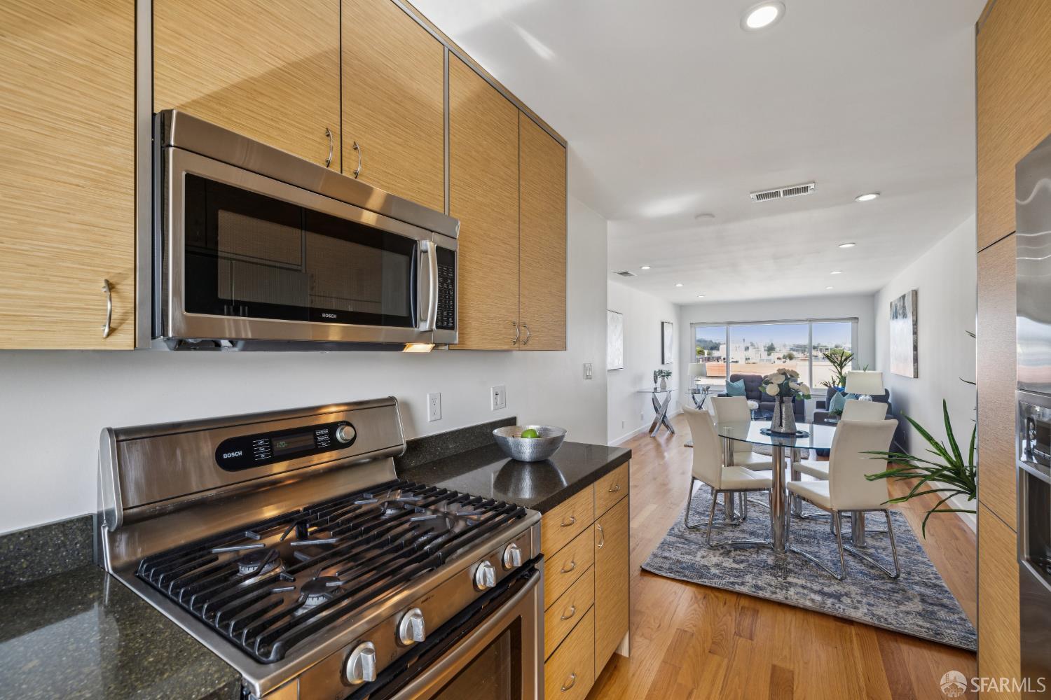 Detail Gallery Image 9 of 29 For 239 26th Ave #302,  San Francisco,  CA 94121 - 2 Beds | 1 Baths