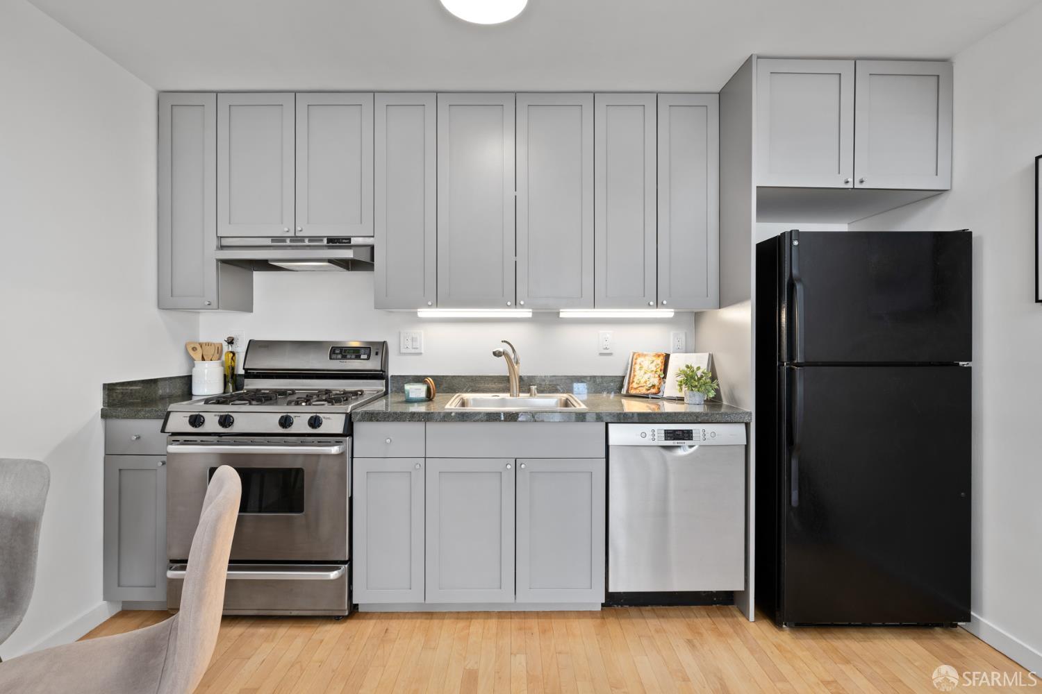 Detail Gallery Image 8 of 18 For 586 Alabama St, San Francisco,  CA 94110 - 2 Beds | 2 Baths
