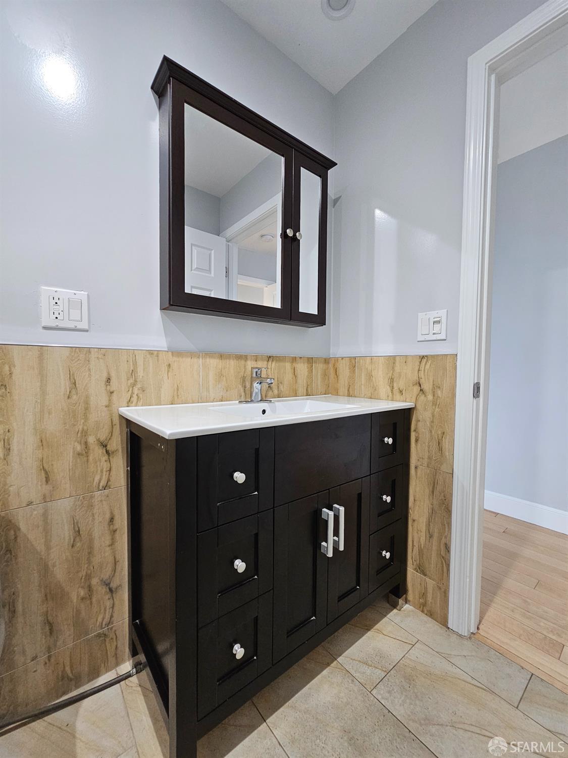 Detail Gallery Image 36 of 72 For 879 Humboldt Rd, Brisbane,  CA 94005 - 7 Beds | 6 Baths