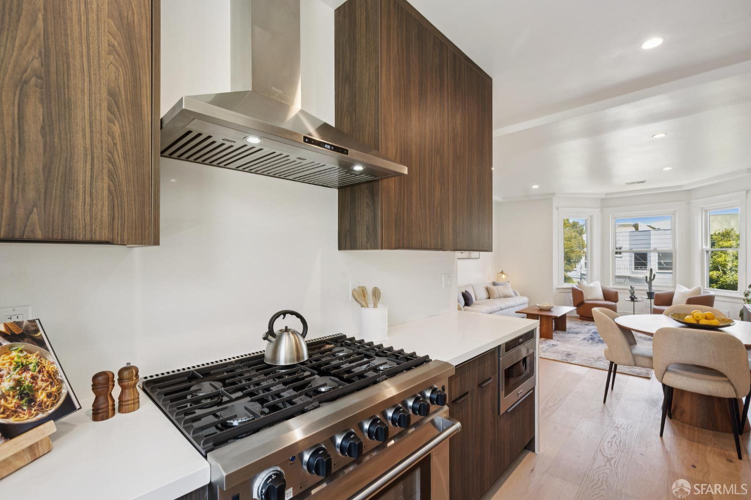 Detail Gallery Image 5 of 19 For 1234 Francisco St #4,  San Francisco,  CA 94123 - 2 Beds | 2 Baths