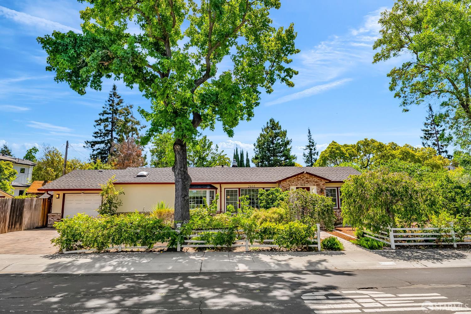 Detail Gallery Image 2 of 55 For 2668 Ross Rd, Palo Alto,  CA 94303 - 3 Beds | 2 Baths