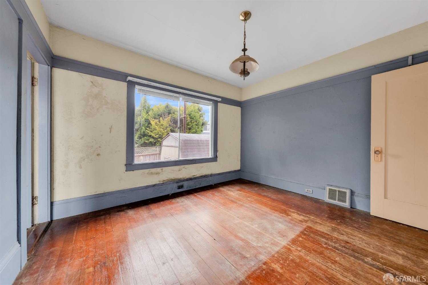 Detail Gallery Image 10 of 21 For 41 Ridgewood Ave, San Francisco,  CA 94112 - 2 Beds | 1 Baths
