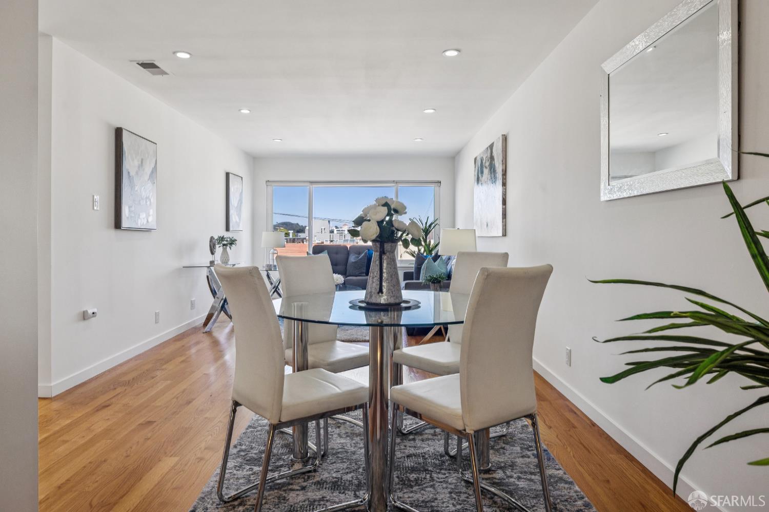 Detail Gallery Image 4 of 29 For 239 26th Ave #302,  San Francisco,  CA 94121 - 2 Beds | 1 Baths
