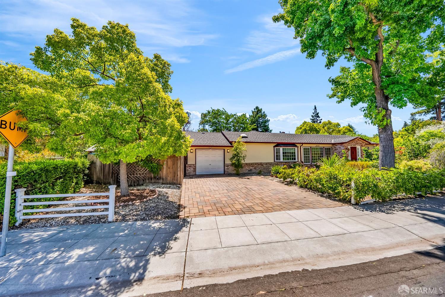 Detail Gallery Image 3 of 55 For 2668 Ross Rd, Palo Alto,  CA 94303 - 3 Beds | 2 Baths