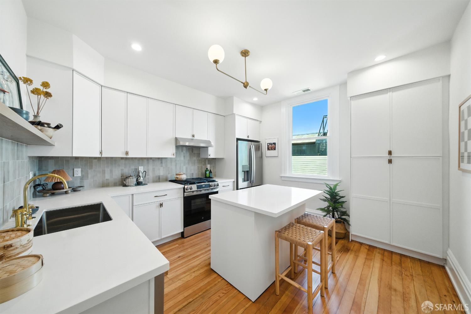 Detail Gallery Image 6 of 29 For 123 Ord St, San Francisco,  CA 94114 - – Beds | – Baths
