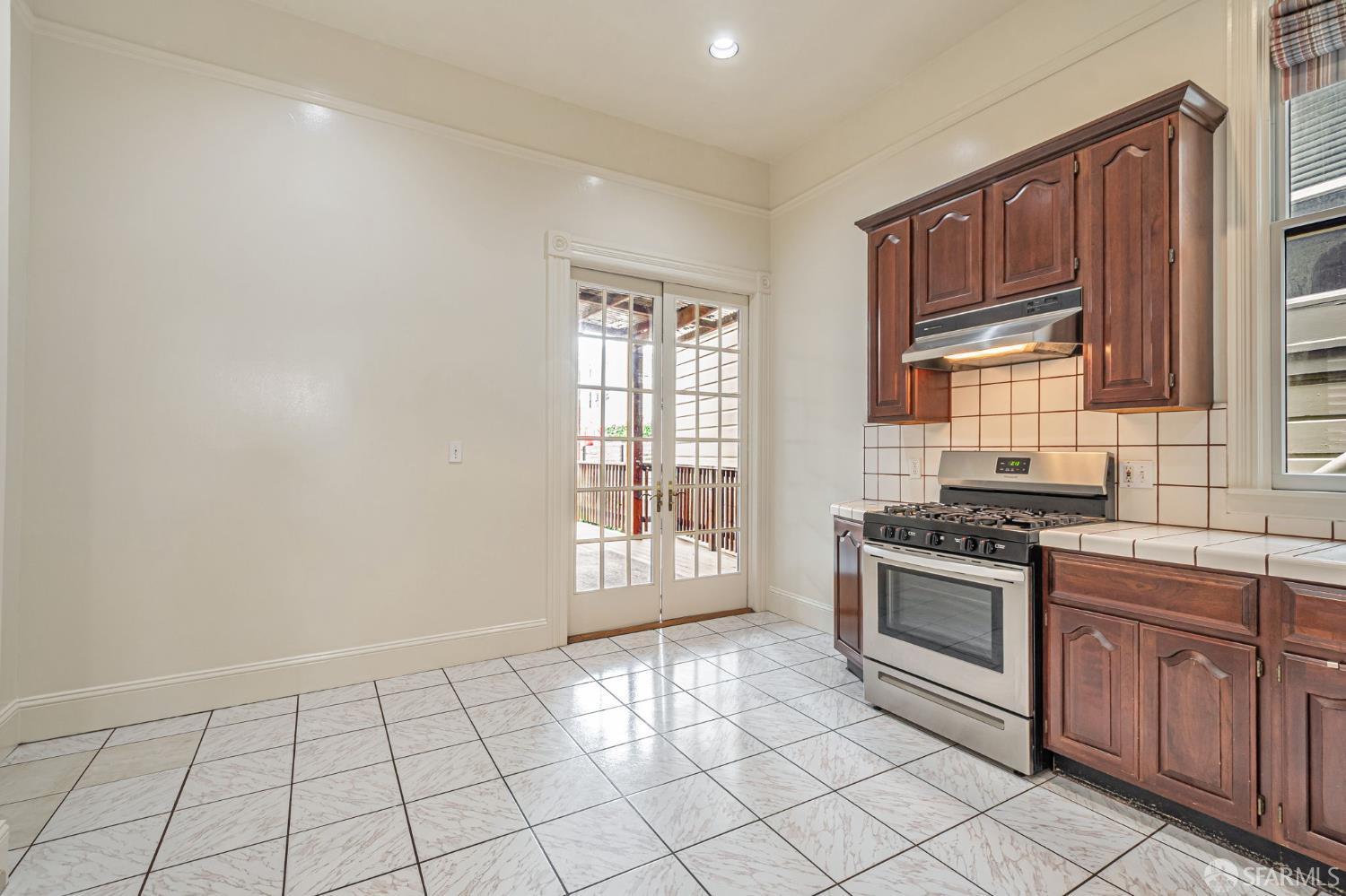 Detail Gallery Image 11 of 41 For 2733 Sutter St, San Francisco,  CA 94115 - 3 Beds | 2 Baths