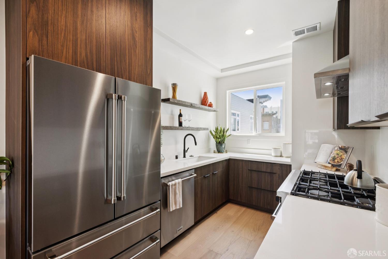 Detail Gallery Image 4 of 19 For 1234 Francisco St #4,  San Francisco,  CA 94123 - 2 Beds | 2 Baths